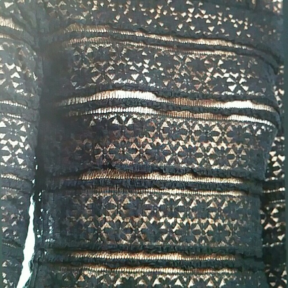 Scalloped lace top - Picture 5 of 6